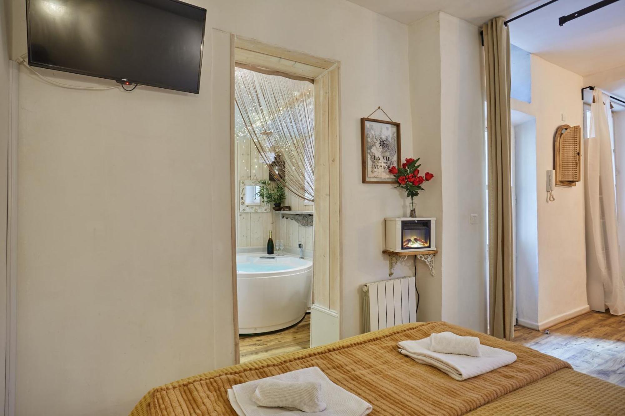 Appart Aix Sauna Jacuzzi Balneo Spa Privatifs Hyper Centre Historique Cour Interieur 普罗旺斯地区艾克斯 外观 照片